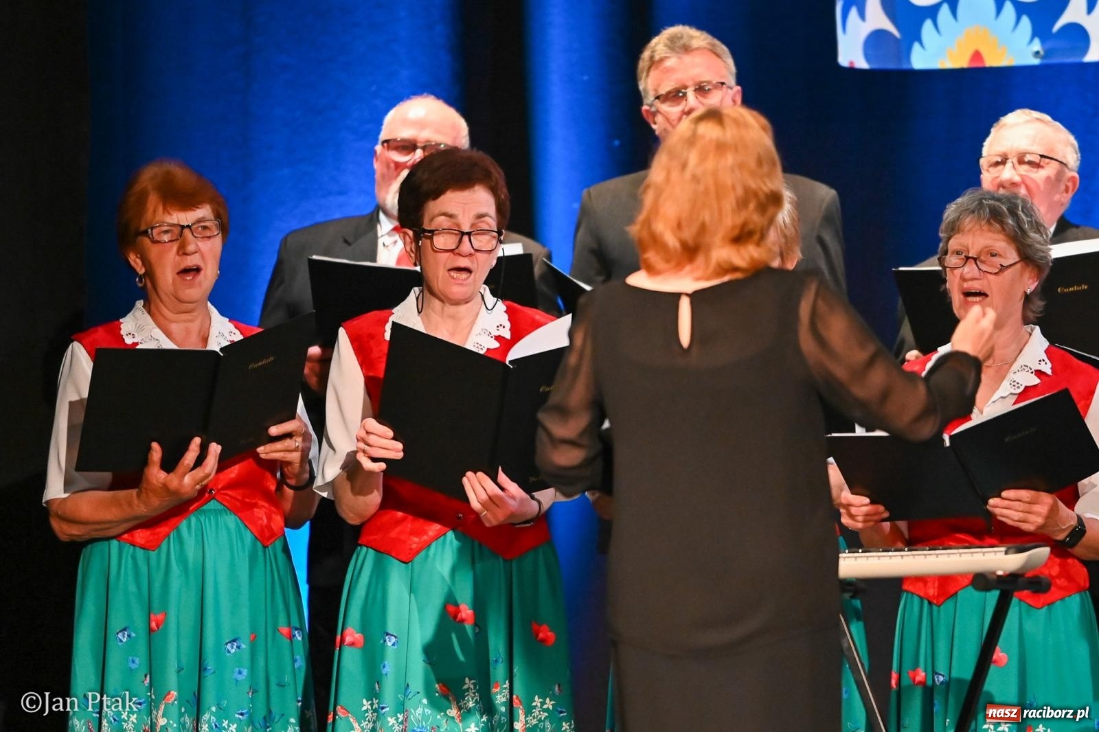 Zdjęcie w galerii na portalu naszraciborz.pl: Śląska tradycja wybrzmiała w Strzesze. Koncert pełen muzyki i folkloru wiadomości z regionu