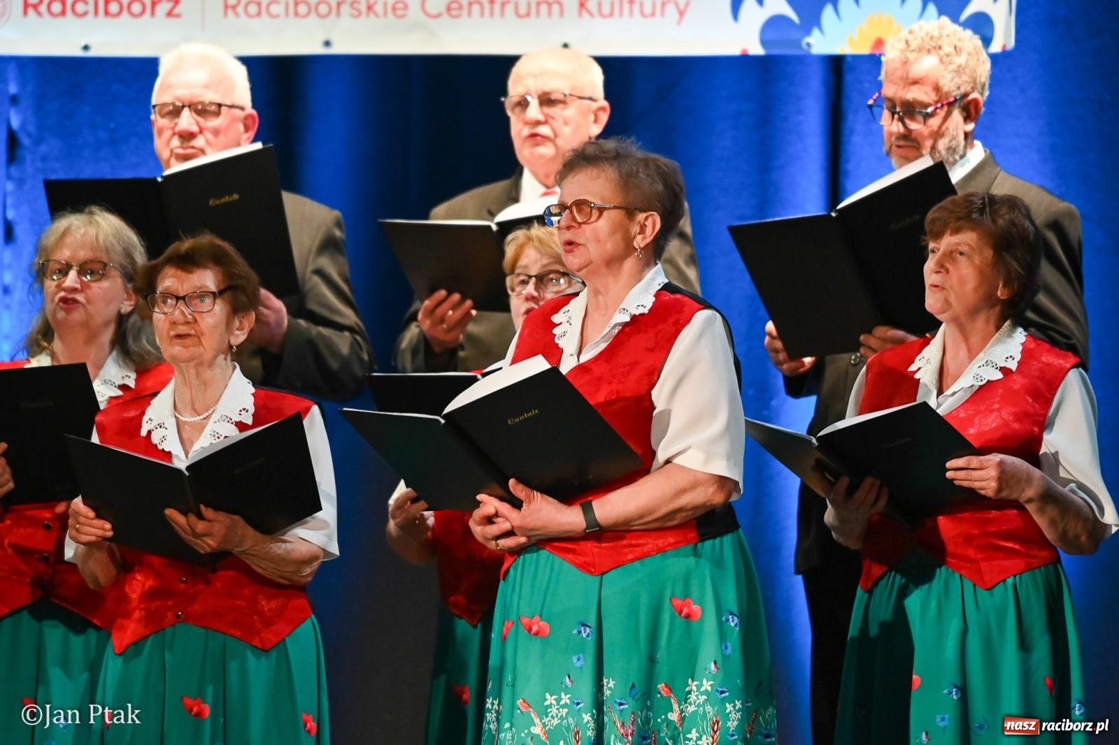 Zdjęcie w galerii na portalu naszraciborz.pl: Śląska tradycja wybrzmiała w Strzesze. Koncert pełen muzyki i folkloru wiadomości z regionu