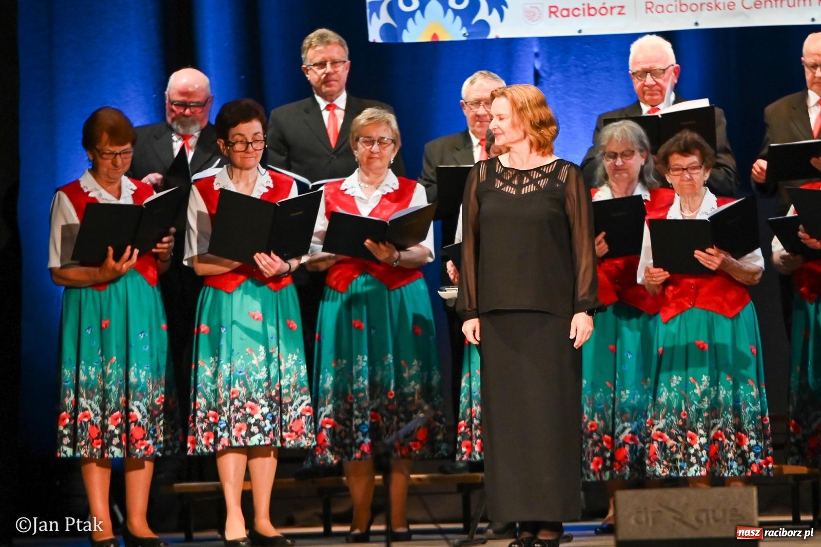 Zdjęcie w galerii na portalu naszraciborz.pl: Śląska tradycja wybrzmiała w Strzesze. Koncert pełen muzyki i folkloru wiadomości z regionu