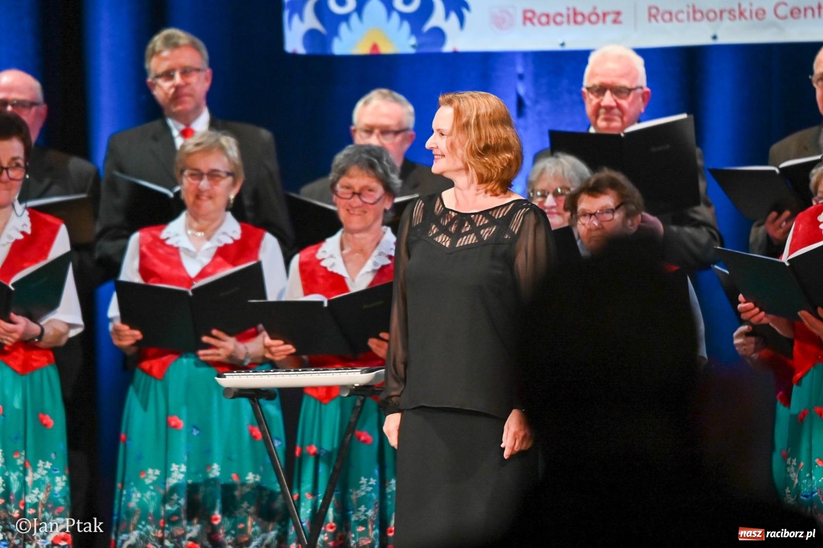 Zdjęcie w galerii na portalu naszraciborz.pl: Śląska tradycja wybrzmiała w Strzesze. Koncert pełen muzyki i folkloru wiadomości z regionu