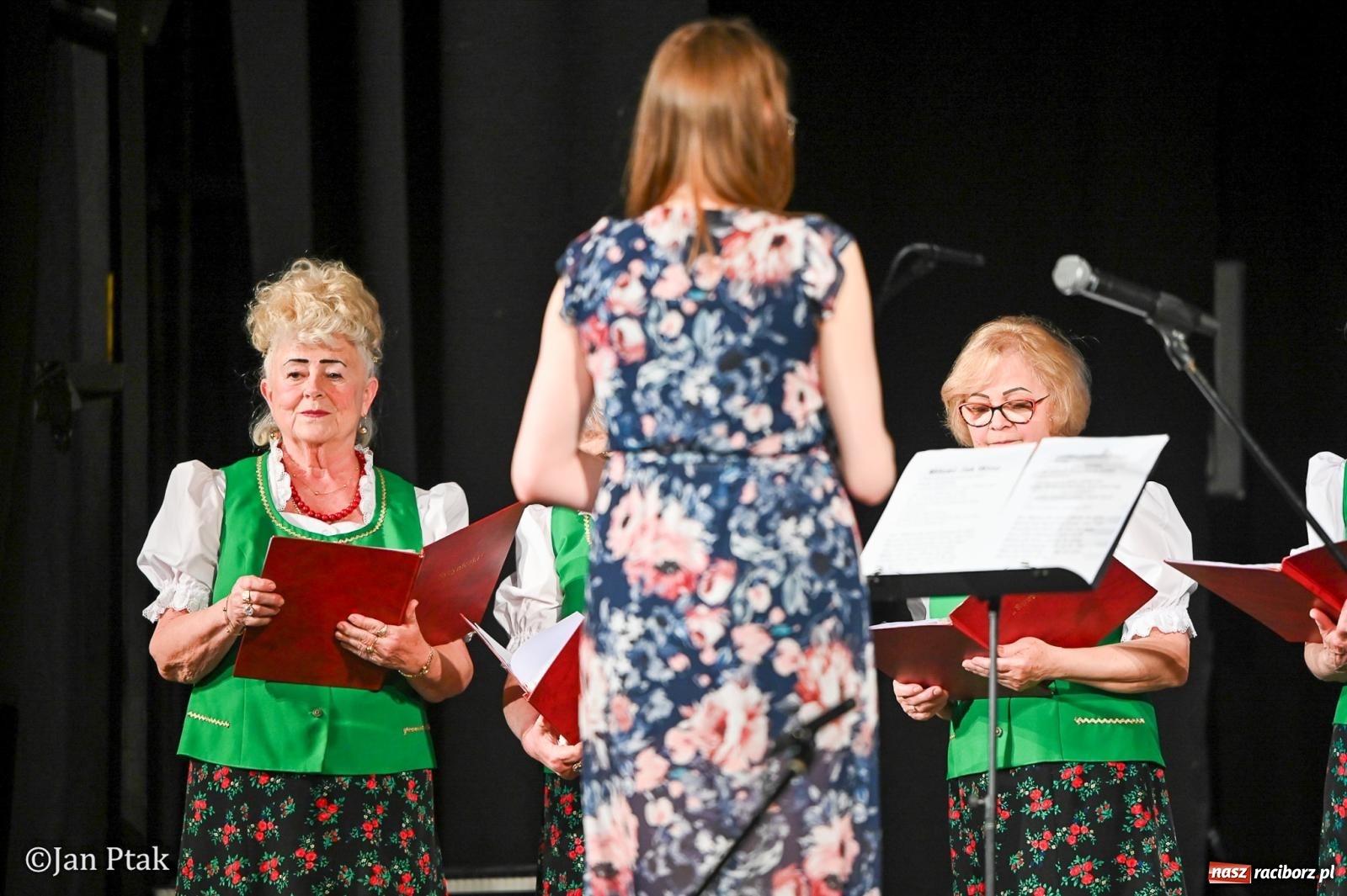 Zdjęcie w galerii na portalu naszraciborz.pl: Śląska tradycja wybrzmiała w Strzesze. Koncert pełen muzyki i folkloru wiadomości z regionu