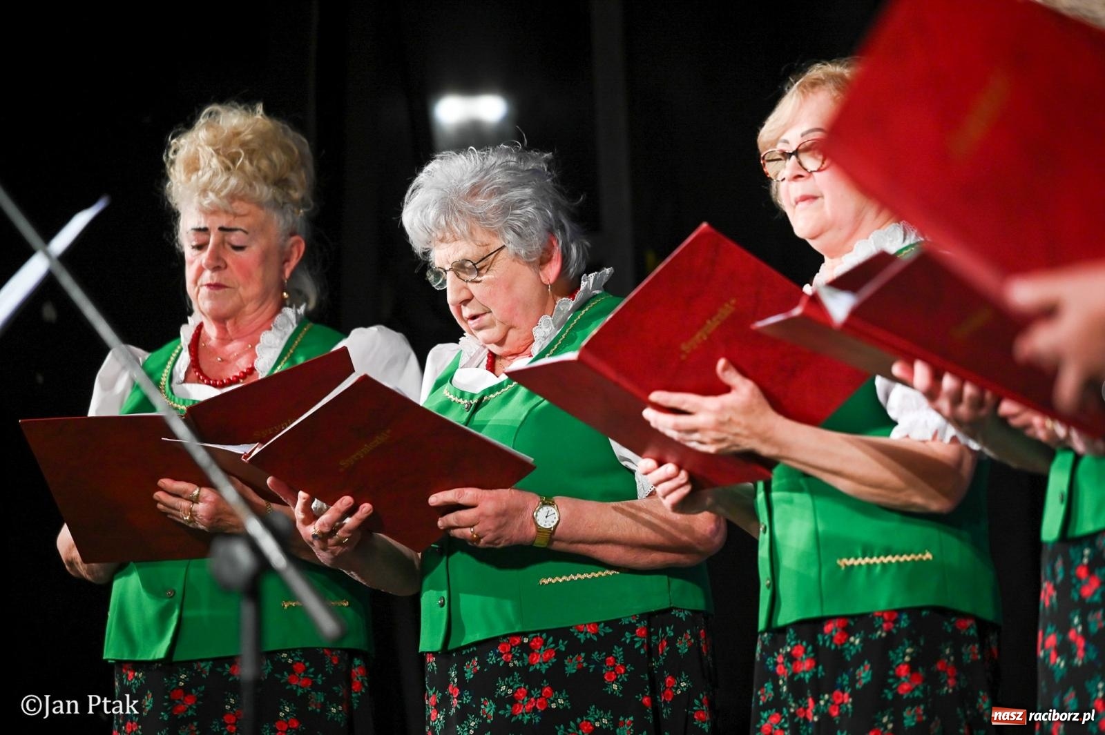 Zdjęcie w galerii na portalu naszraciborz.pl: Śląska tradycja wybrzmiała w Strzesze. Koncert pełen muzyki i folkloru wiadomości z regionu