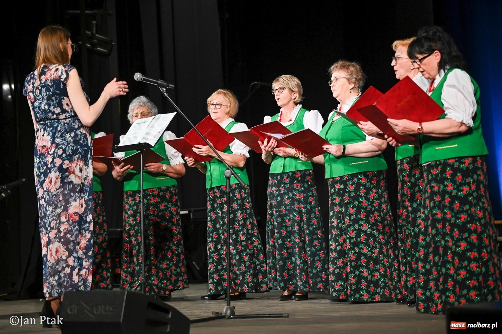 Zdjęcie w galerii na portalu naszraciborz.pl: Śląska tradycja wybrzmiała w Strzesze. Koncert pełen muzyki i folkloru wiadomości z regionu
