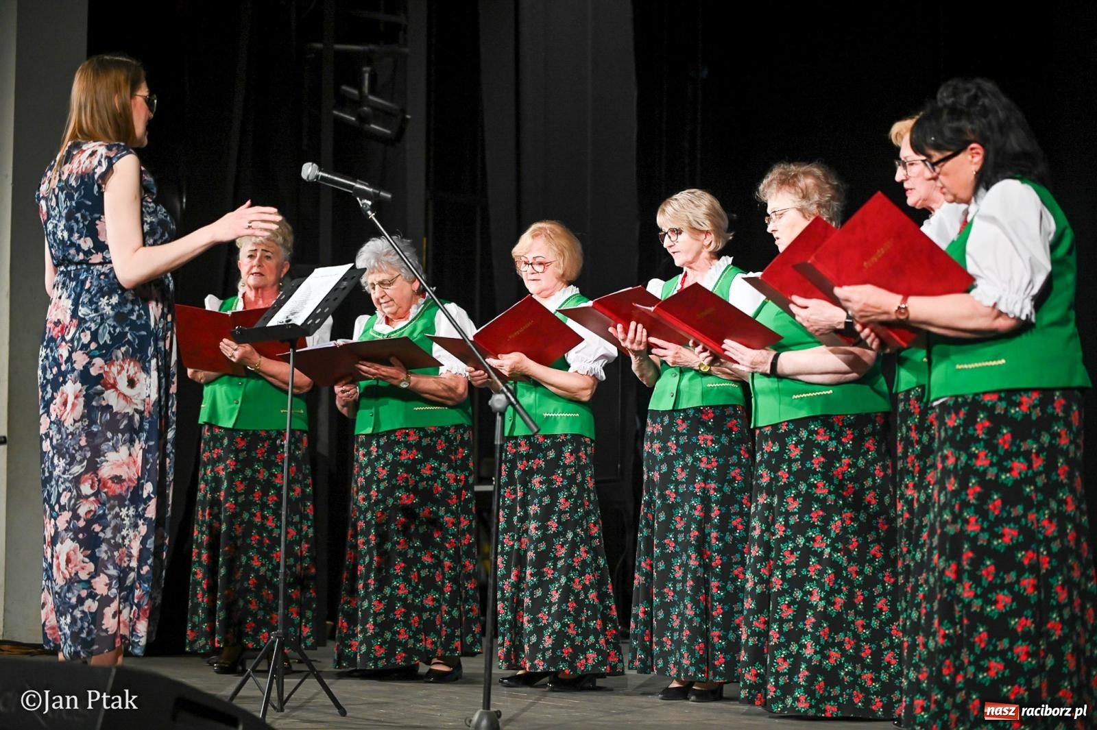 Zdjęcie w galerii na portalu naszraciborz.pl: Śląska tradycja wybrzmiała w Strzesze. Koncert pełen muzyki i folkloru wiadomości z regionu