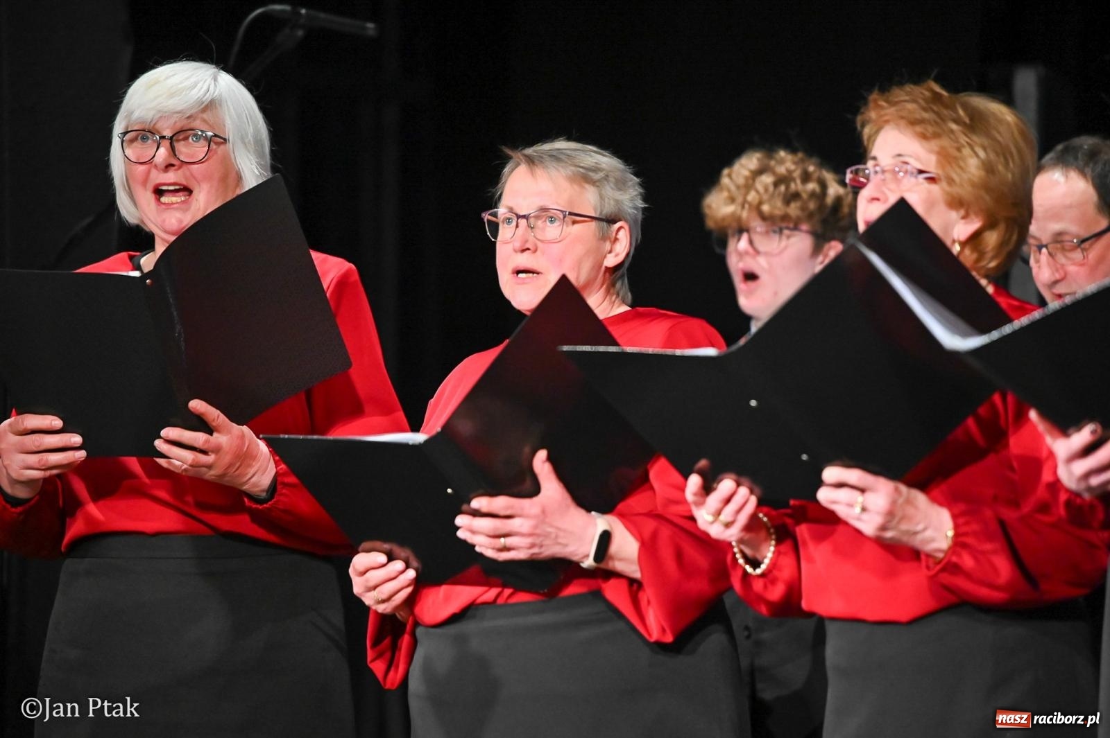 Zdjęcie w galerii na portalu naszraciborz.pl: Śląska tradycja wybrzmiała w Strzesze. Koncert pełen muzyki i folkloru wiadomości z regionu