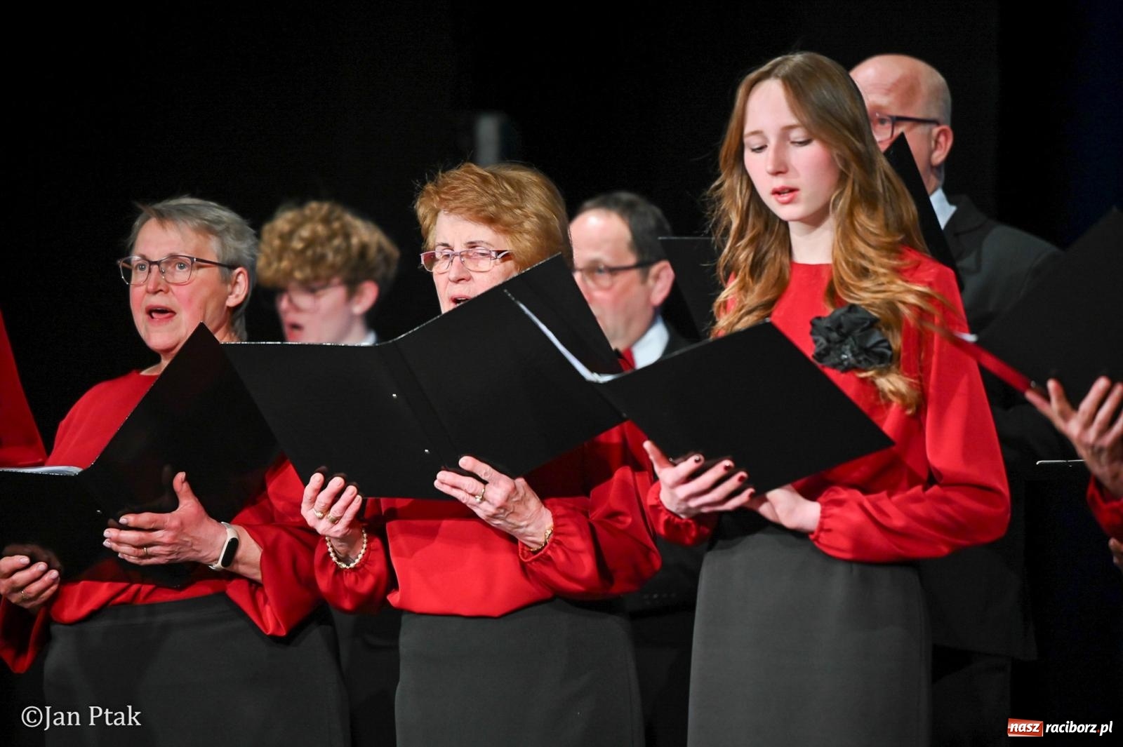 Zdjęcie w galerii na portalu naszraciborz.pl: Śląska tradycja wybrzmiała w Strzesze. Koncert pełen muzyki i folkloru wiadomości z regionu