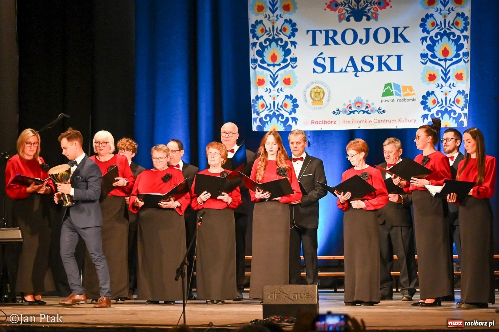 Zdjęcie w galerii na portalu naszraciborz.pl: Śląska tradycja wybrzmiała w Strzesze. Koncert pełen muzyki i folkloru wiadomości z regionu