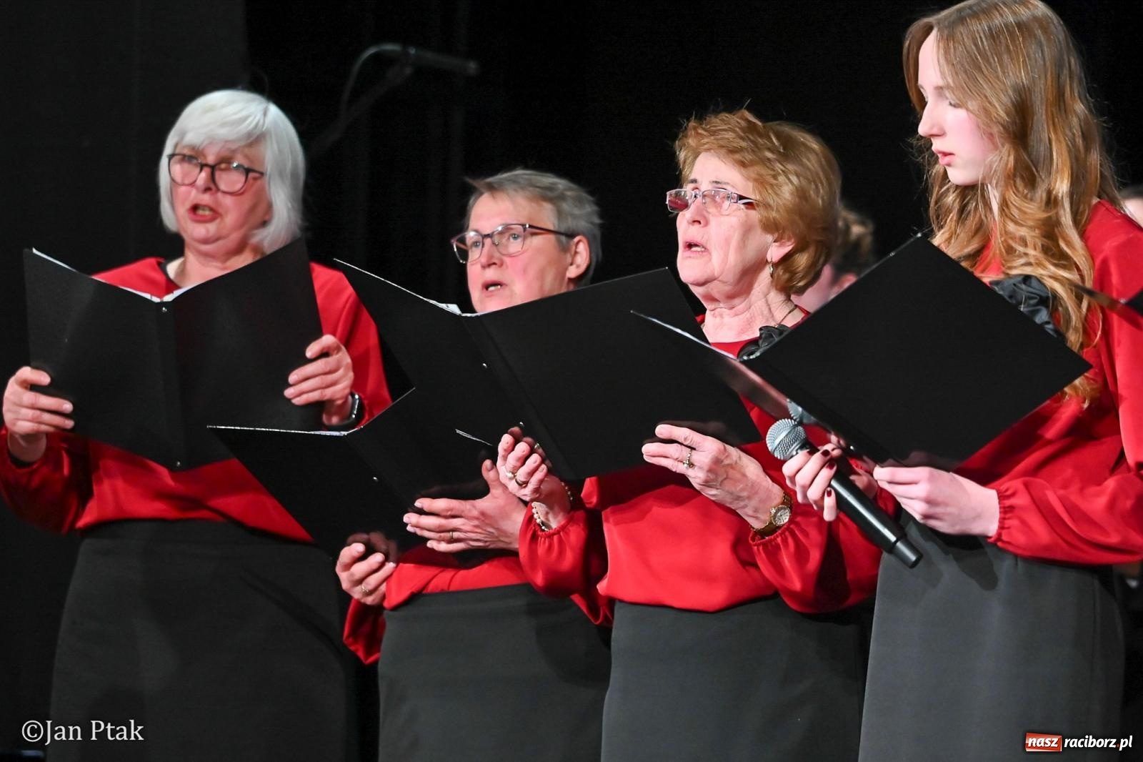 Zdjęcie w galerii na portalu naszraciborz.pl: Śląska tradycja wybrzmiała w Strzesze. Koncert pełen muzyki i folkloru wiadomości z regionu