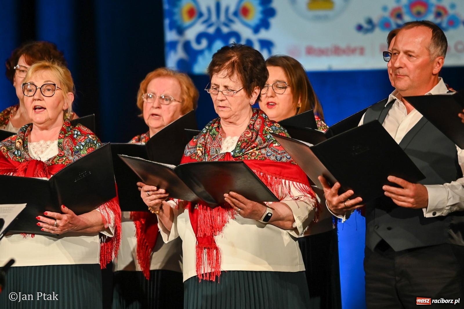 Zdjęcie w galerii na portalu naszraciborz.pl: Śląska tradycja wybrzmiała w Strzesze. Koncert pełen muzyki i folkloru wiadomości z regionu