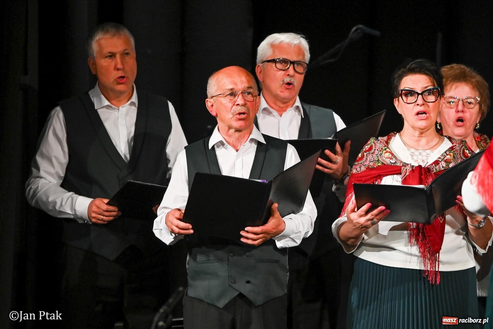 Zdjęcie w galerii na portalu naszraciborz.pl: Śląska tradycja wybrzmiała w Strzesze. Koncert pełen muzyki i folkloru wiadomości z regionu