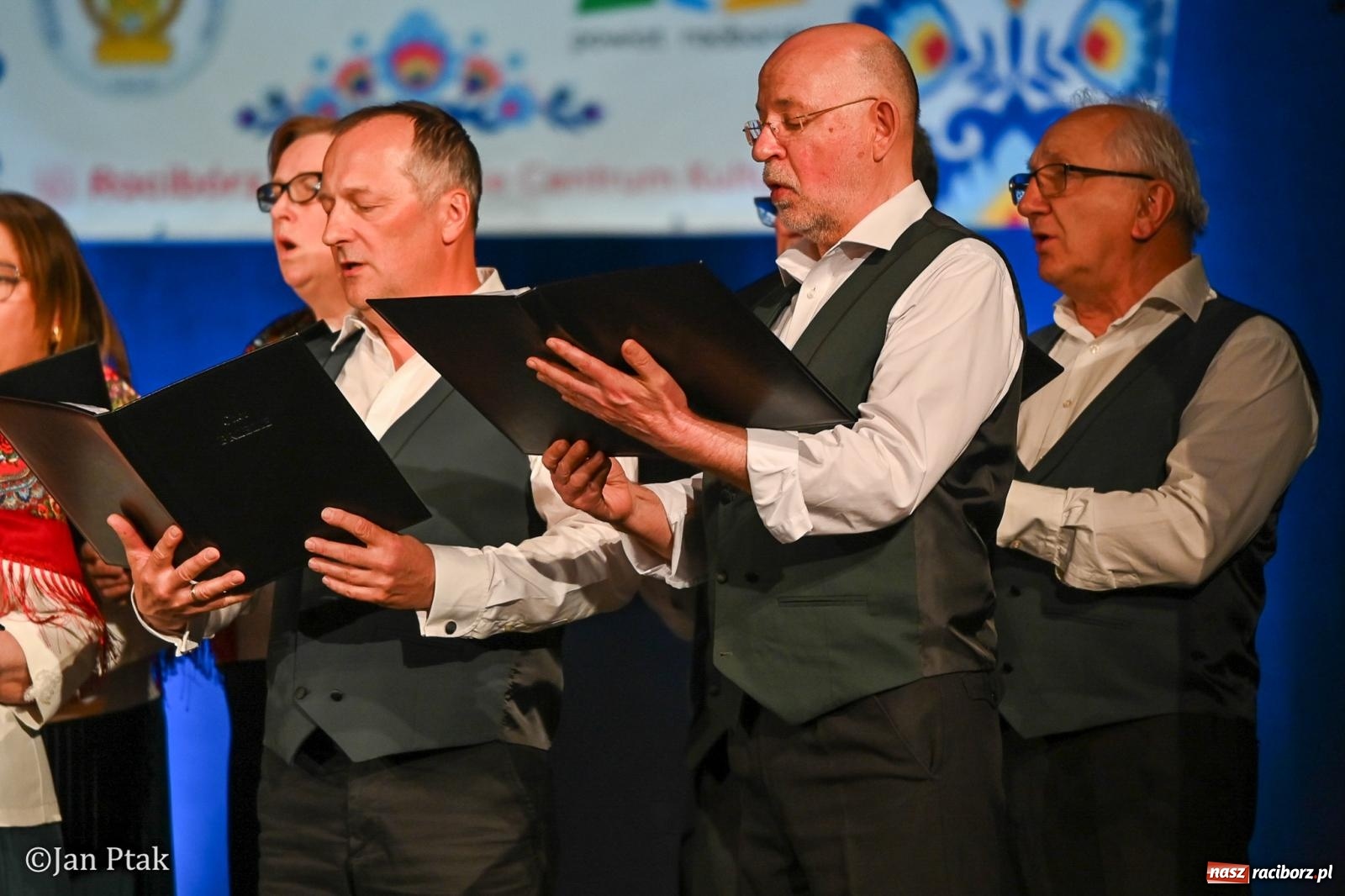 Zdjęcie w galerii na portalu naszraciborz.pl: Śląska tradycja wybrzmiała w Strzesze. Koncert pełen muzyki i folkloru wiadomości z regionu