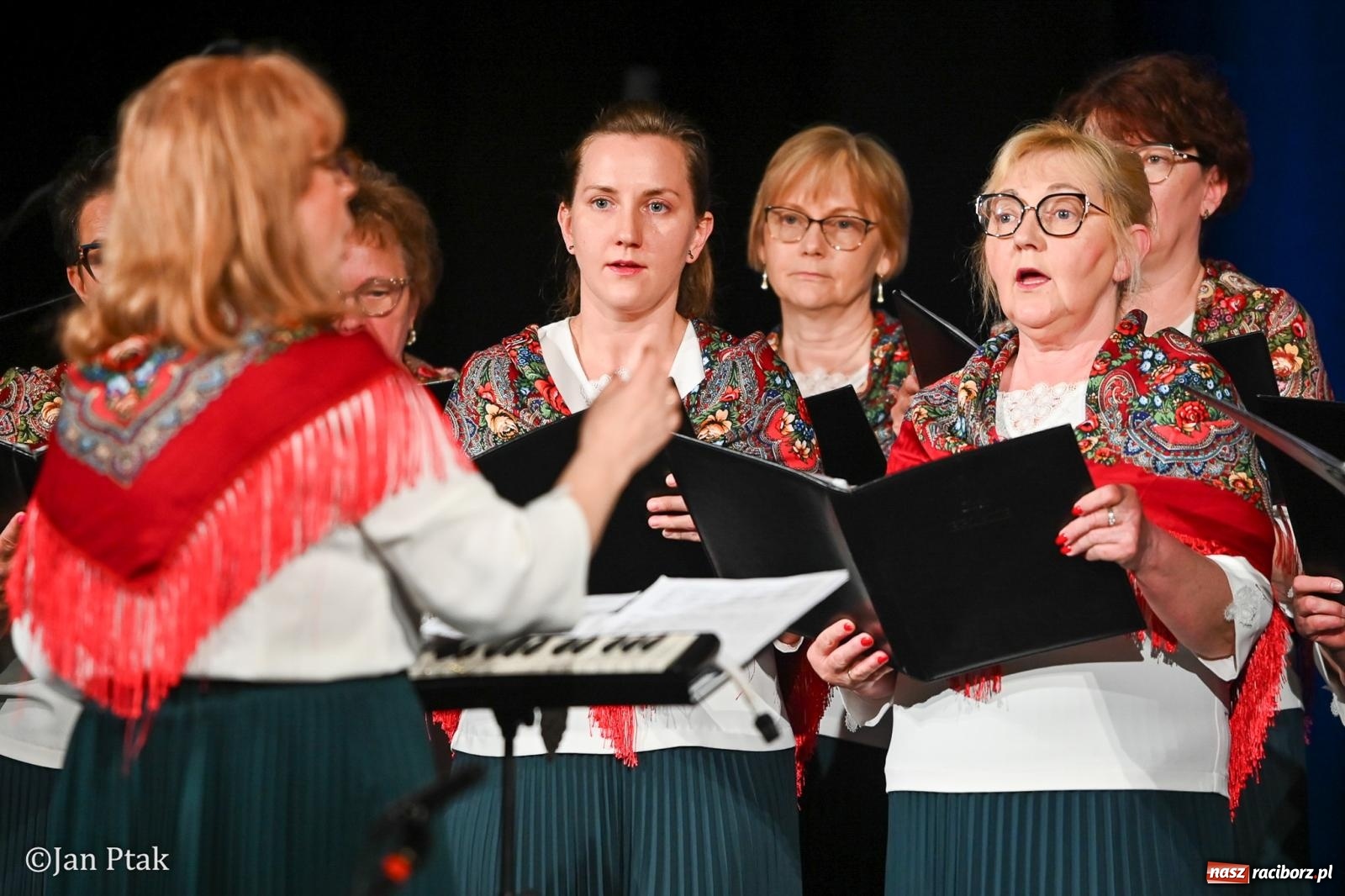 Zdjęcie w galerii na portalu naszraciborz.pl: Śląska tradycja wybrzmiała w Strzesze. Koncert pełen muzyki i folkloru wiadomości z regionu