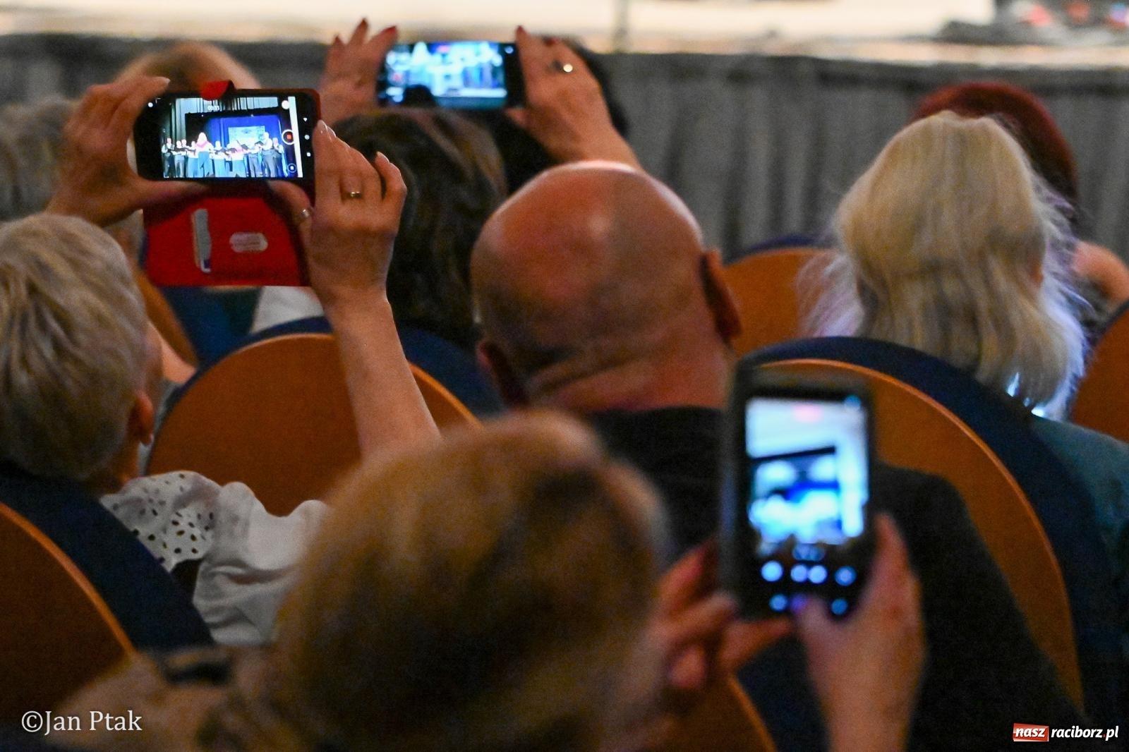 Zdjęcie w galerii na portalu naszraciborz.pl: Śląska tradycja wybrzmiała w Strzesze. Koncert pełen muzyki i folkloru wiadomości z regionu