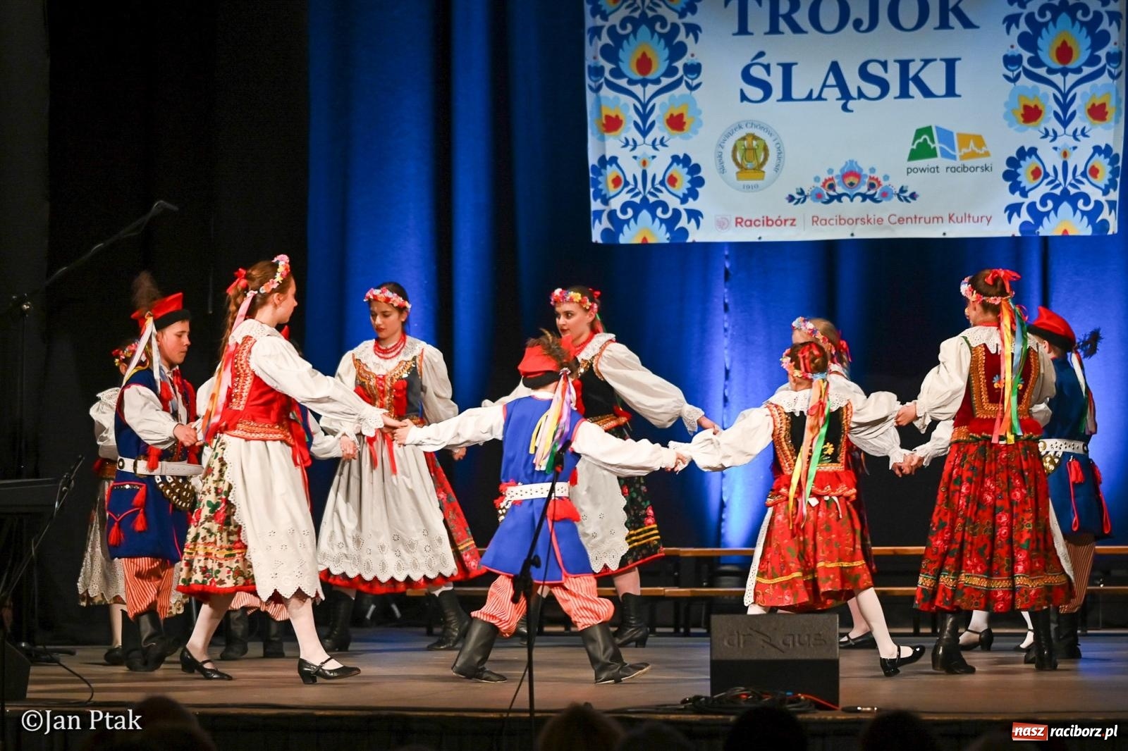 Zdjęcie w galerii na portalu naszraciborz.pl: Śląska tradycja wybrzmiała w Strzesze. Koncert pełen muzyki i folkloru wiadomości z regionu