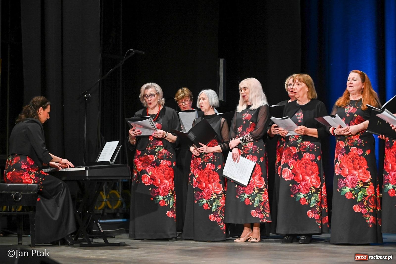 Zdjęcie w galerii na portalu naszraciborz.pl: Śląska tradycja wybrzmiała w Strzesze. Koncert pełen muzyki i folkloru wiadomości z regionu