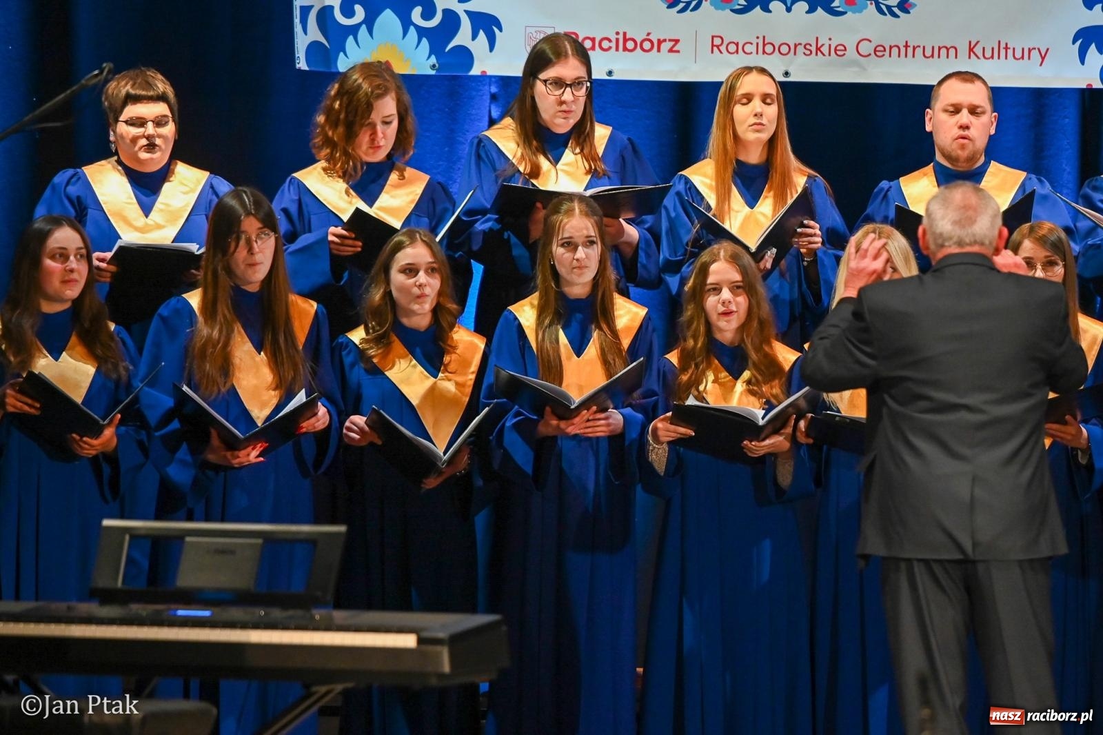 Zdjęcie w galerii na portalu naszraciborz.pl: Śląska tradycja wybrzmiała w Strzesze. Koncert pełen muzyki i folkloru wiadomości z regionu