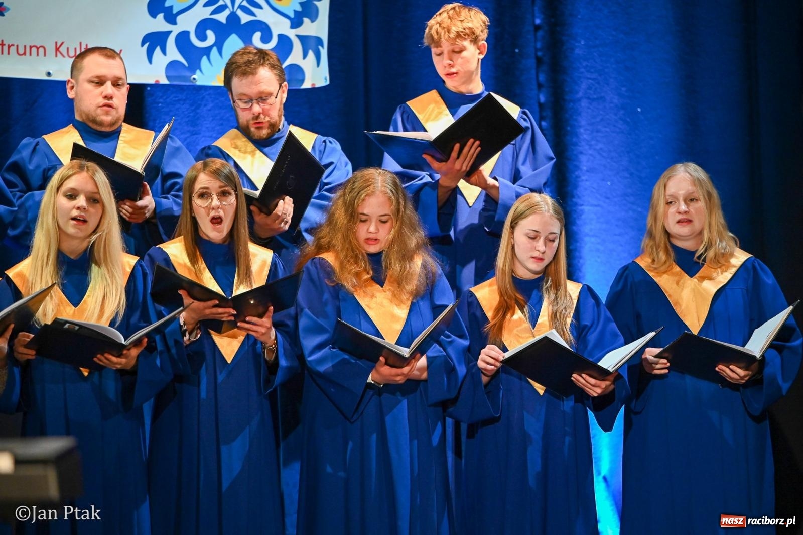 Zdjęcie w galerii na portalu naszraciborz.pl: Śląska tradycja wybrzmiała w Strzesze. Koncert pełen muzyki i folkloru wiadomości z regionu