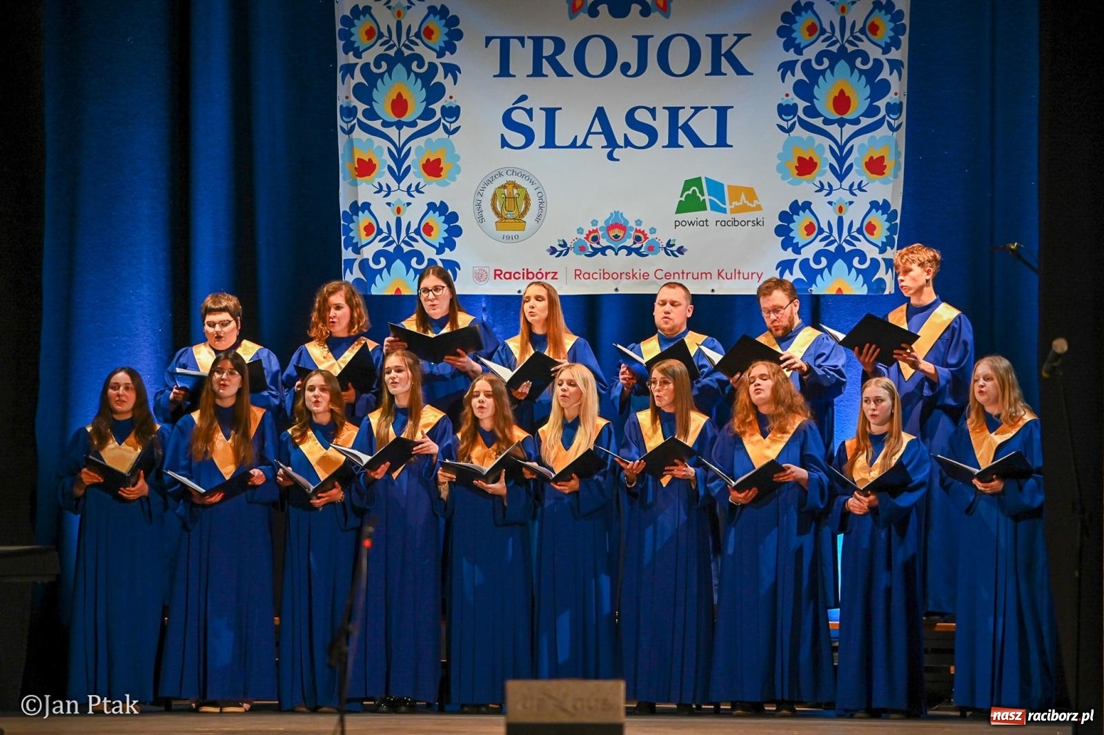 Zdjęcie w galerii na portalu naszraciborz.pl: Śląska tradycja wybrzmiała w Strzesze. Koncert pełen muzyki i folkloru wiadomości z regionu