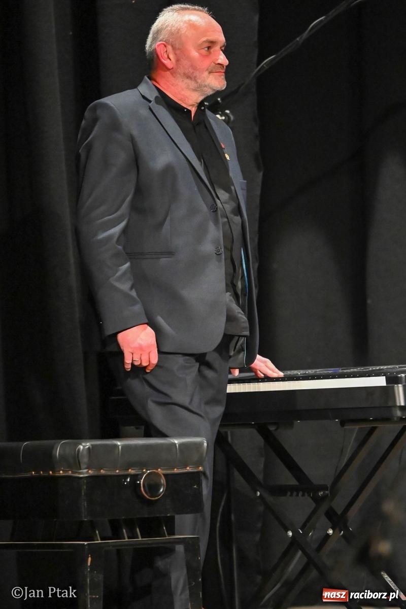 Zdjęcie w galerii na portalu naszraciborz.pl: Śląska tradycja wybrzmiała w Strzesze. Koncert pełen muzyki i folkloru wiadomości z regionu