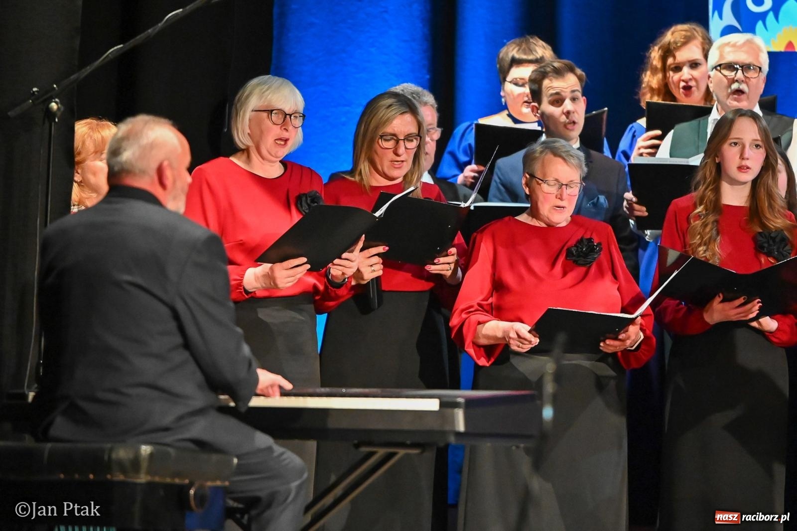 Zdjęcie w galerii na portalu naszraciborz.pl: Śląska tradycja wybrzmiała w Strzesze. Koncert pełen muzyki i folkloru wiadomości z regionu
