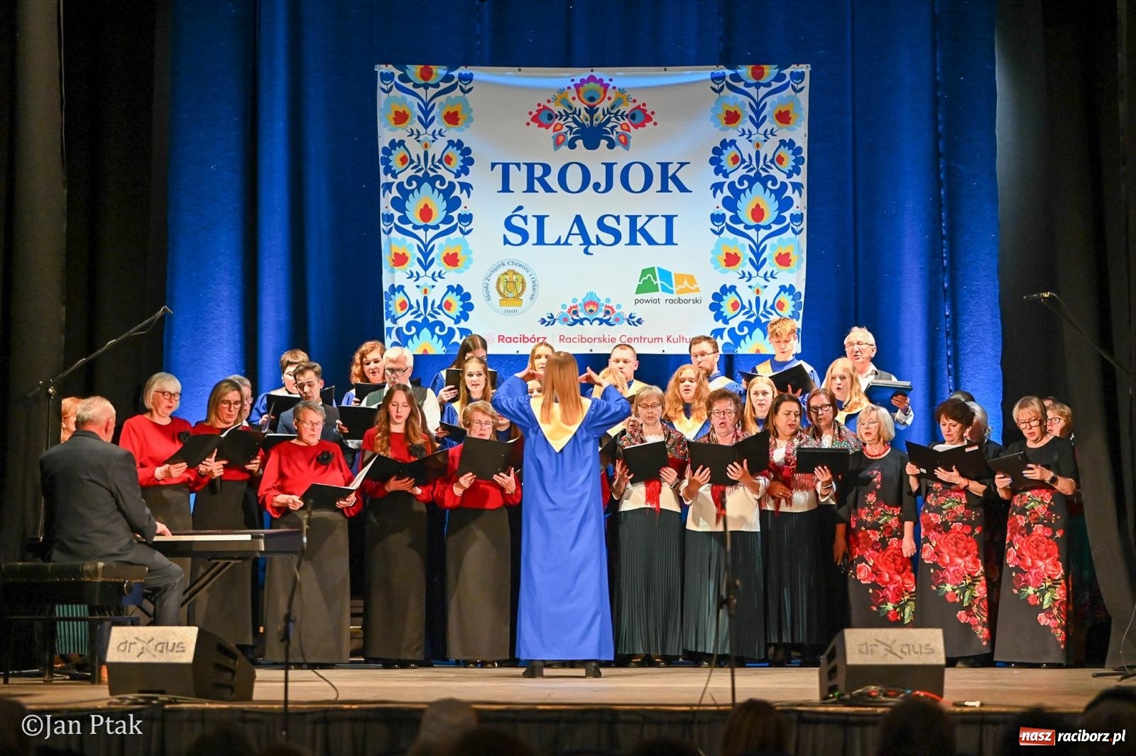 Zdjęcie w galerii na portalu naszraciborz.pl: Śląska tradycja wybrzmiała w Strzesze. Koncert pełen muzyki i folkloru wiadomości z regionu