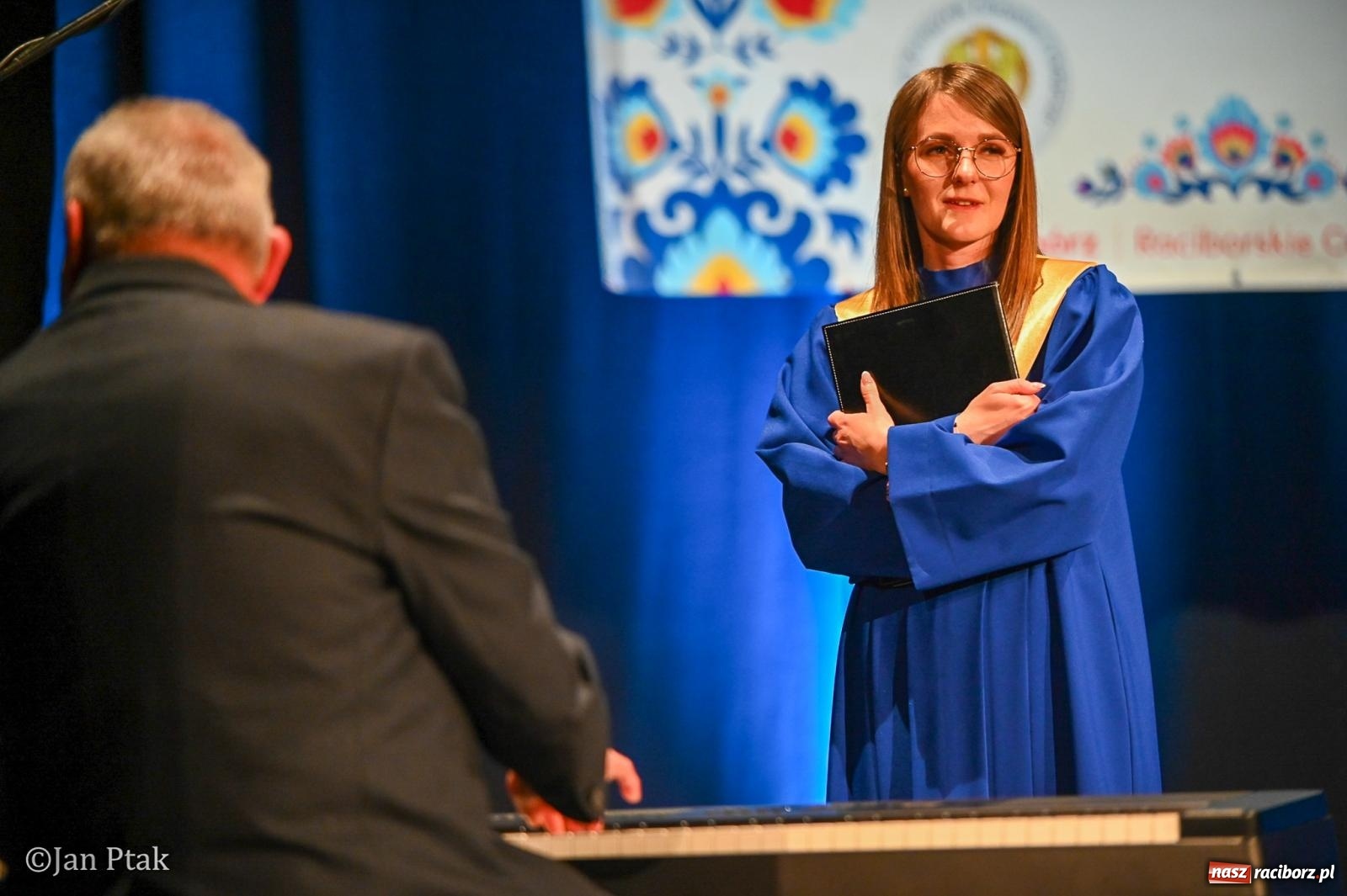 Zdjęcie w galerii na portalu naszraciborz.pl: Śląska tradycja wybrzmiała w Strzesze. Koncert pełen muzyki i folkloru wiadomości z regionu