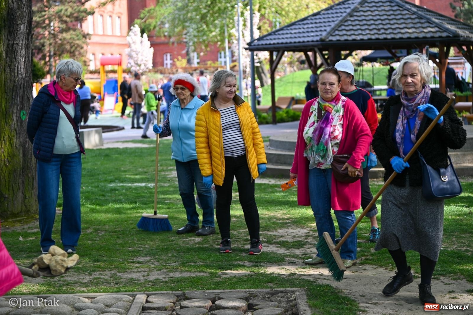 Zdjęcie w galerii na portalu naszraciborz.pl: Racibórz dla planety. Podsumowanie Dnia Ziemi w Ogródku Jordanowskim wiadomości z regionu