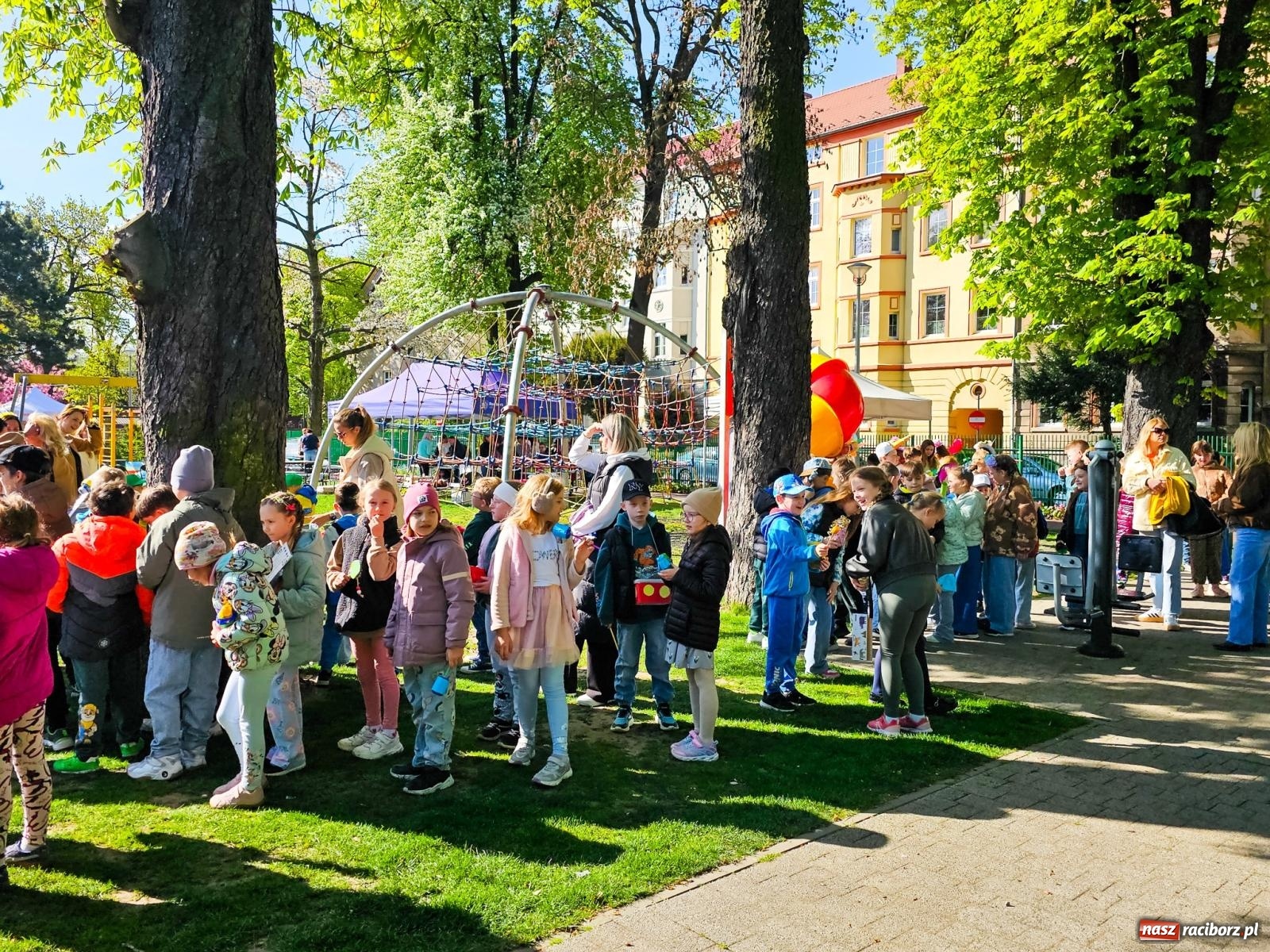 Zdjęcie w galerii na portalu naszraciborz.pl: Racibórz dla planety. Podsumowanie Dnia Ziemi w Ogródku Jordanowskim wiadomości z regionu
