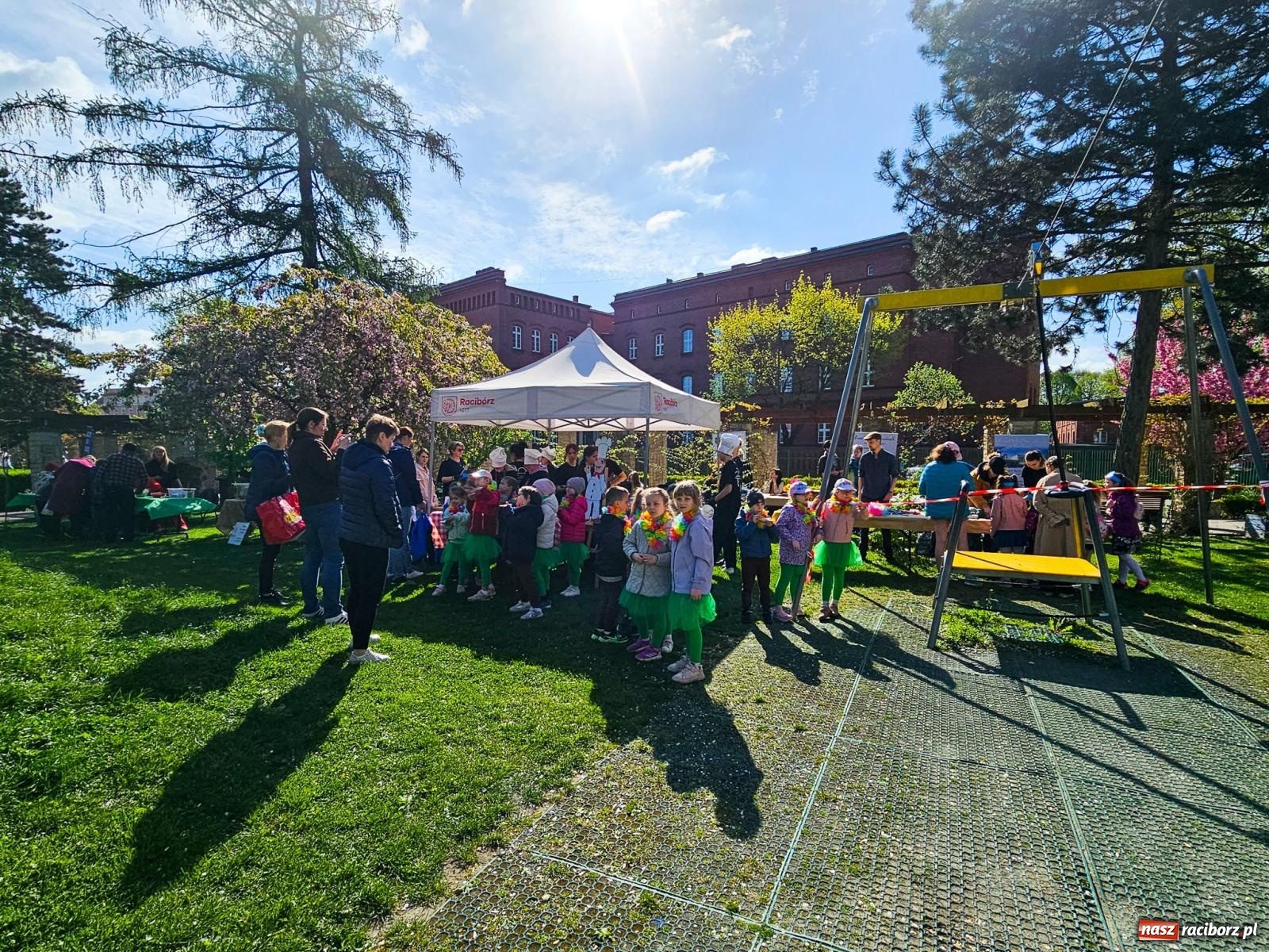 Zdjęcie w galerii na portalu naszraciborz.pl: Racibórz dla planety. Podsumowanie Dnia Ziemi w Ogródku Jordanowskim wiadomości z regionu