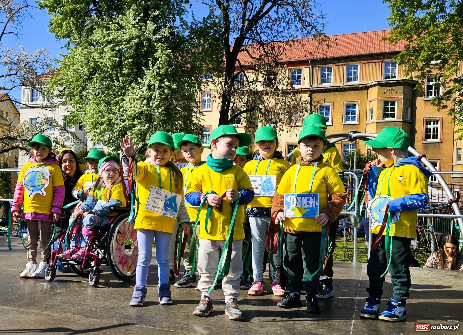 Zdjęcie w galerii na portalu naszraciborz.pl: Racibórz dla planety. Podsumowanie Dnia Ziemi w Ogródku Jordanowskim wiadomości z regionu