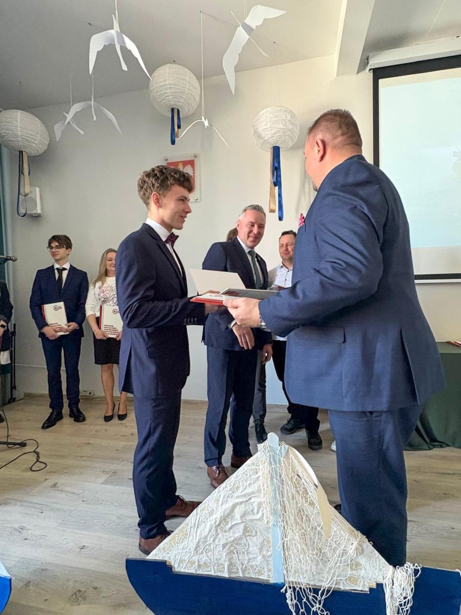 Zdjęcie w galerii na portalu naszraciborz.pl: Pożegnania nadszedł czas. Maturzyści na ostatniej prostej przed egzaminem dojrzałości wiadomości z regionu