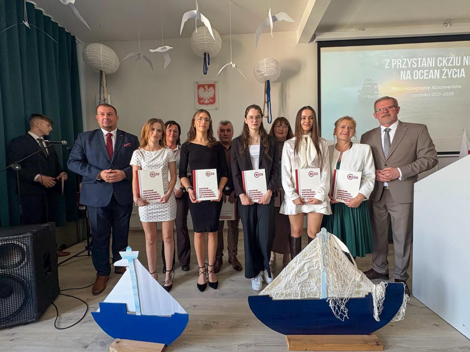 Zdjęcie w galerii na portalu naszraciborz.pl: Pożegnania nadszedł czas. Maturzyści na ostatniej prostej przed egzaminem dojrzałości wiadomości z regionu