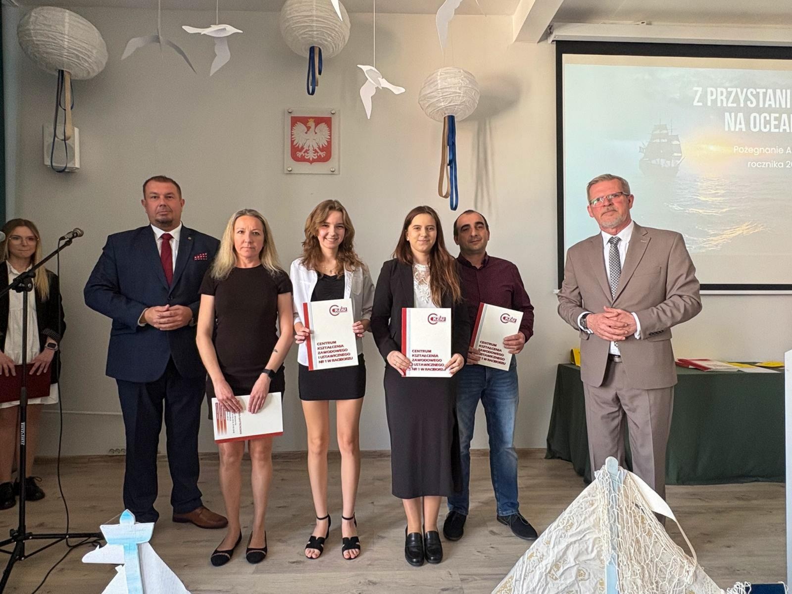 Zdjęcie w galerii na portalu naszraciborz.pl: Pożegnania nadszedł czas. Maturzyści na ostatniej prostej przed egzaminem dojrzałości wiadomości z regionu