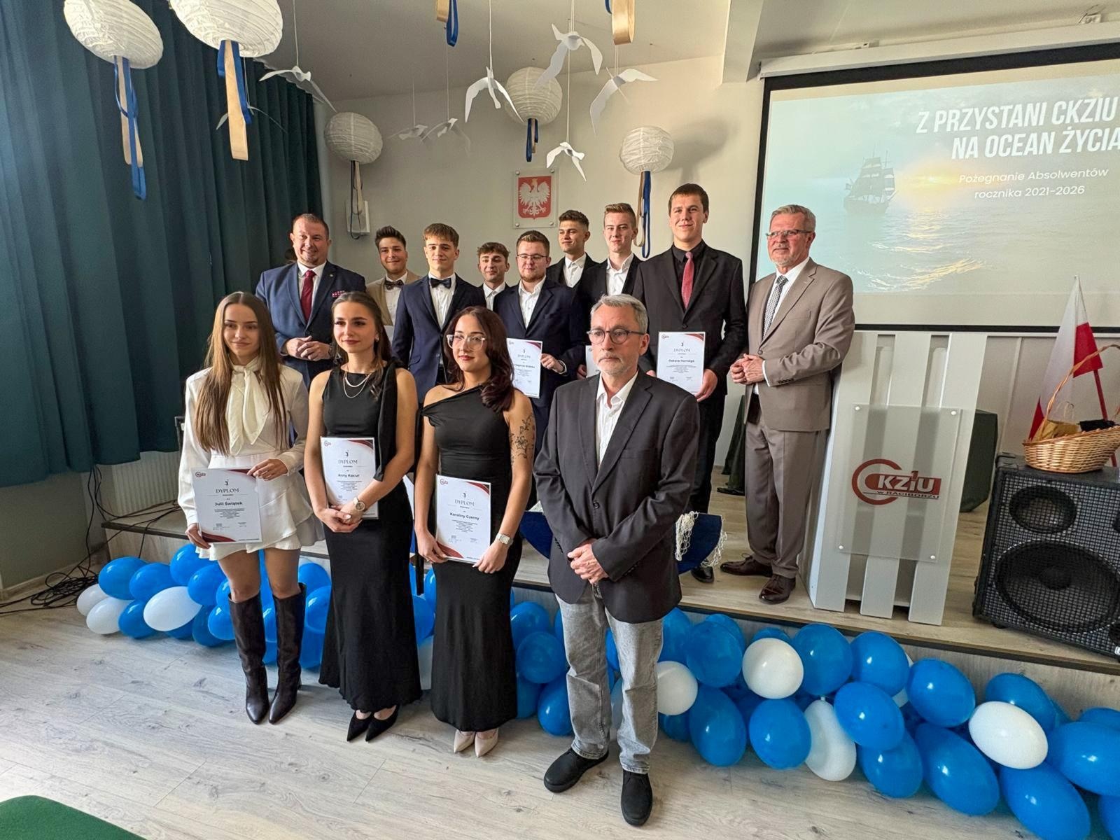 Zdjęcie w galerii na portalu naszraciborz.pl: Pożegnania nadszedł czas. Maturzyści na ostatniej prostej przed egzaminem dojrzałości wiadomości z regionu