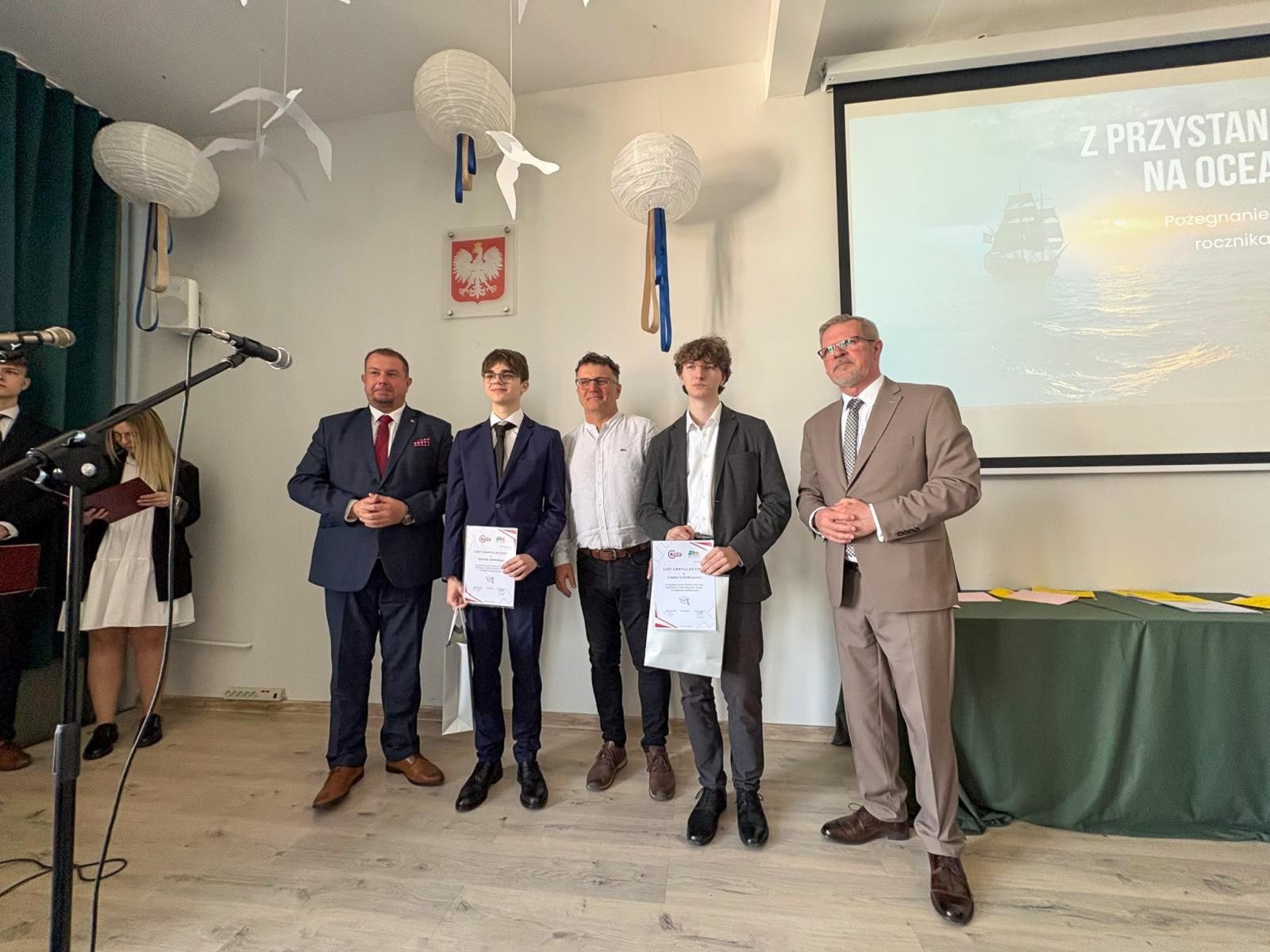 Zdjęcie w galerii na portalu naszraciborz.pl: Pożegnania nadszedł czas. Maturzyści na ostatniej prostej przed egzaminem dojrzałości wiadomości z regionu