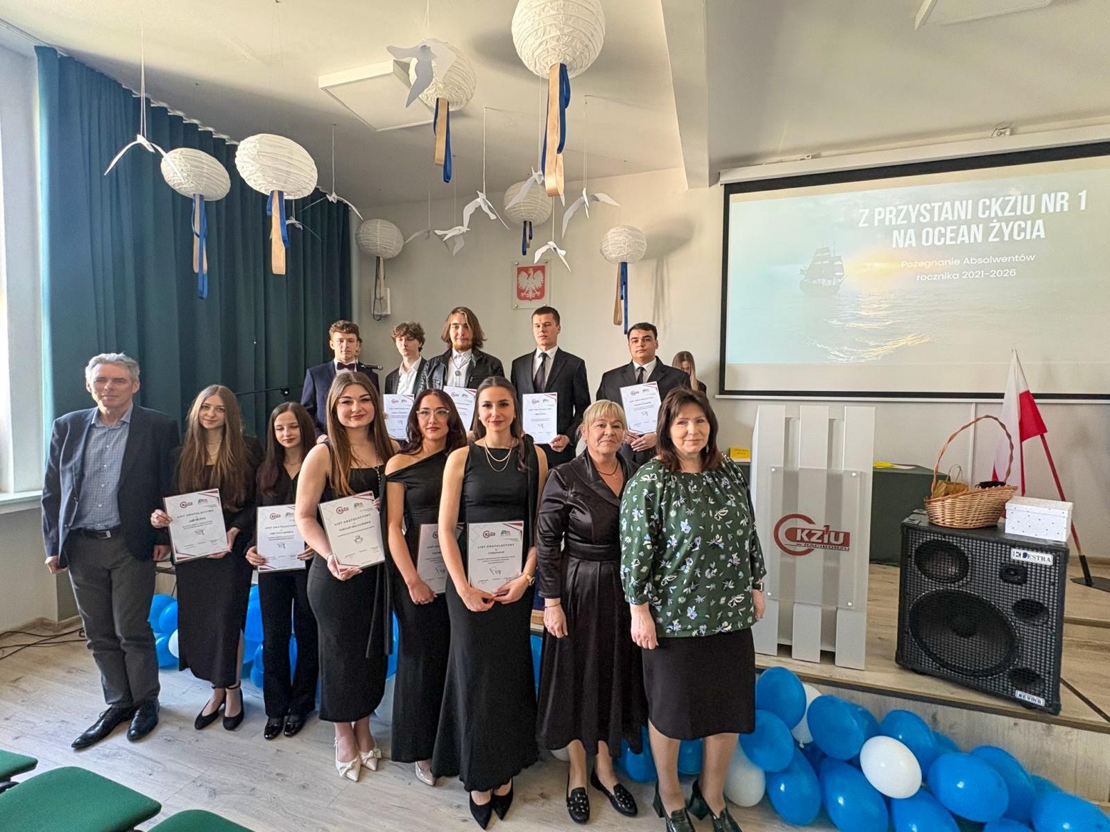 Zdjęcie w galerii na portalu naszraciborz.pl: Pożegnania nadszedł czas. Maturzyści na ostatniej prostej przed egzaminem dojrzałości wiadomości z regionu