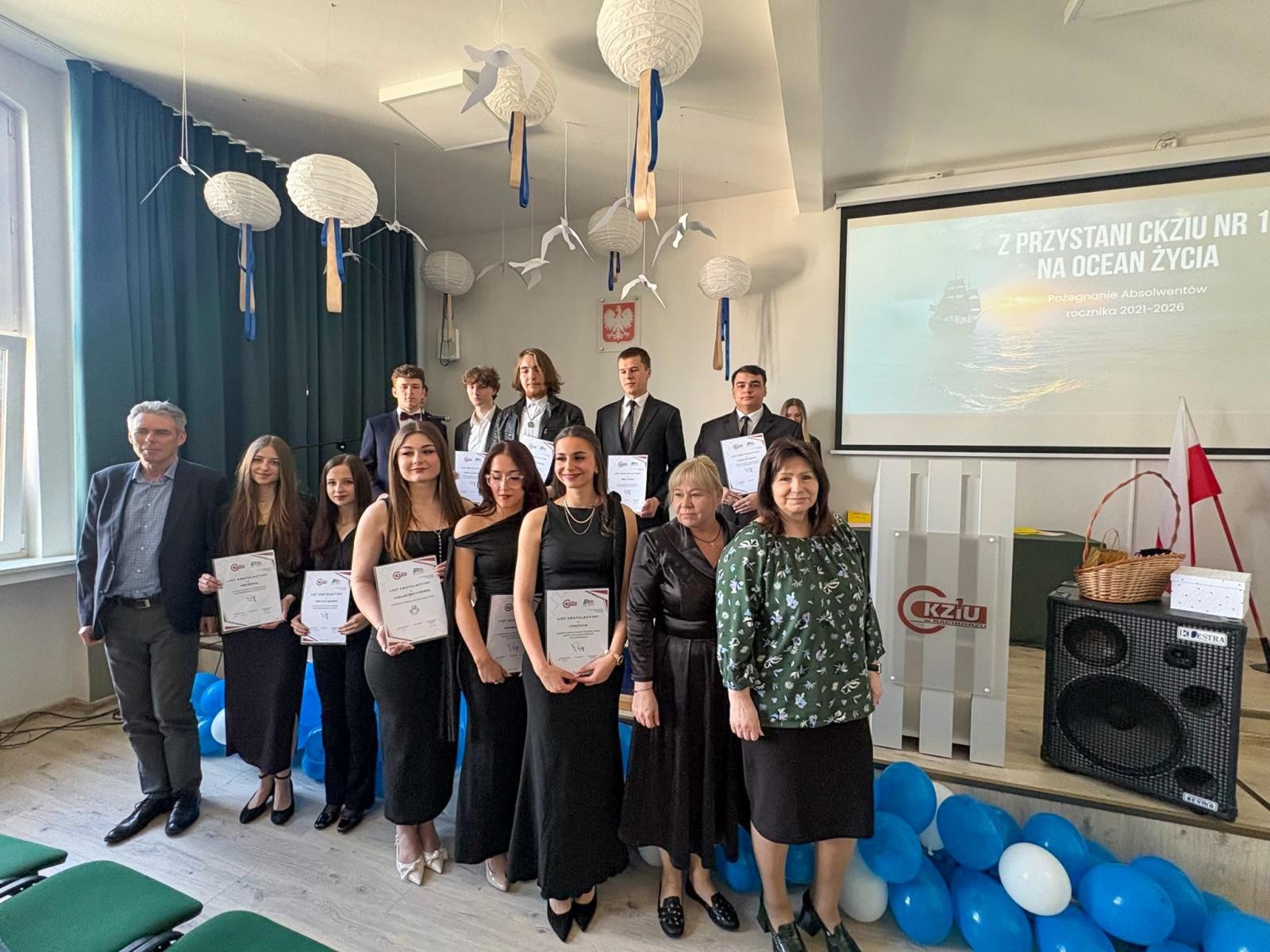 Zdjęcie w galerii na portalu naszraciborz.pl: Pożegnania nadszedł czas. Maturzyści na ostatniej prostej przed egzaminem dojrzałości wiadomości z regionu