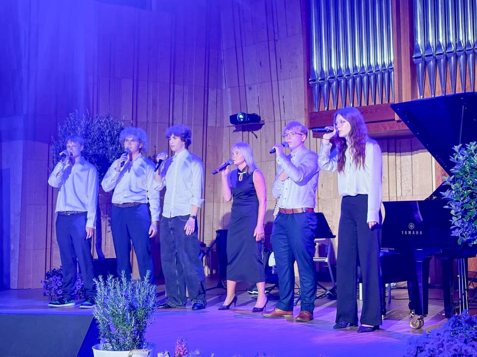 Zdjęcie w galerii na portalu naszraciborz.pl: Pożegnania nadszedł czas. Maturzyści na ostatniej prostej przed egzaminem dojrzałości wiadomości z regionu
