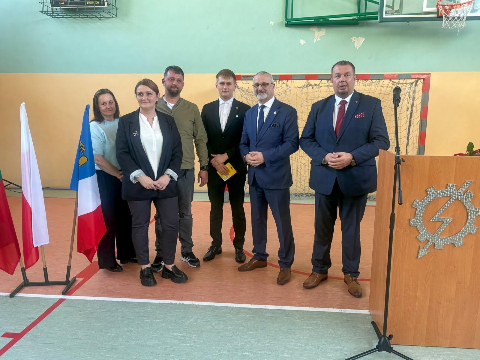 Zdjęcie w galerii na portalu naszraciborz.pl: Pożegnania nadszedł czas. Maturzyści na ostatniej prostej przed egzaminem dojrzałości wiadomości z regionu