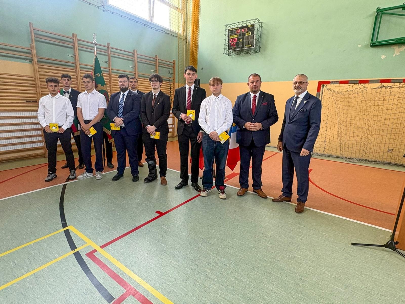 Zdjęcie w galerii na portalu naszraciborz.pl: Pożegnania nadszedł czas. Maturzyści na ostatniej prostej przed egzaminem dojrzałości wiadomości z regionu