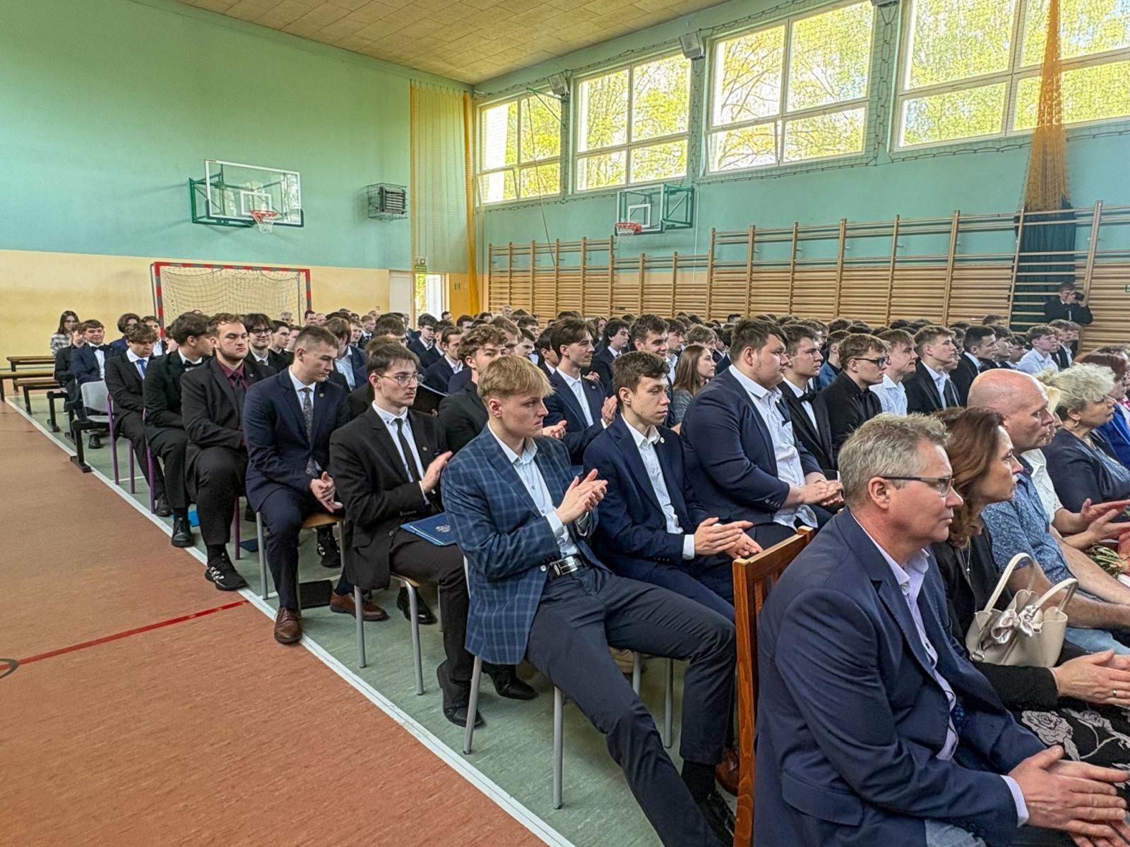 Zdjęcie w galerii na portalu naszraciborz.pl: Pożegnania nadszedł czas. Maturzyści na ostatniej prostej przed egzaminem dojrzałości wiadomości z regionu