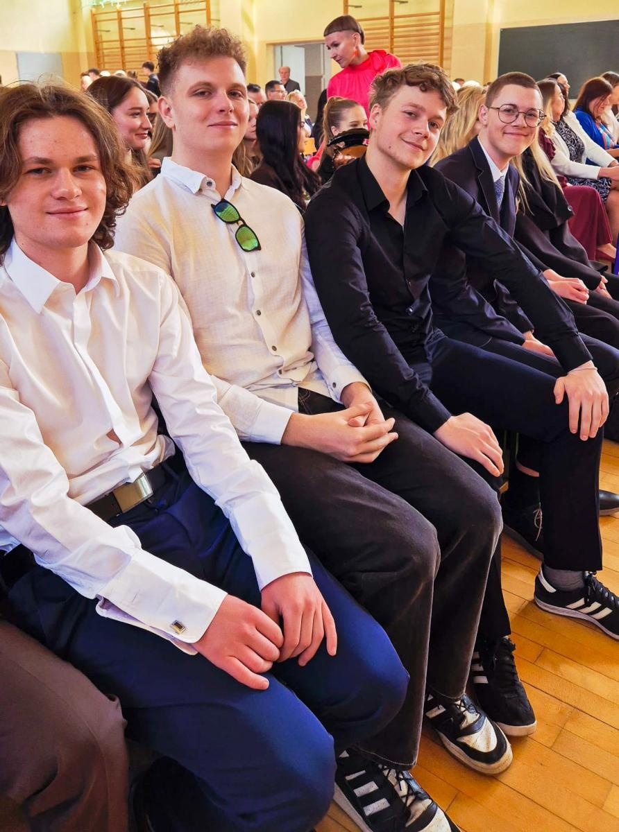 Zdjęcie w galerii na portalu naszraciborz.pl: Pożegnania nadszedł czas. Maturzyści na ostatniej prostej przed egzaminem dojrzałości wiadomości z regionu