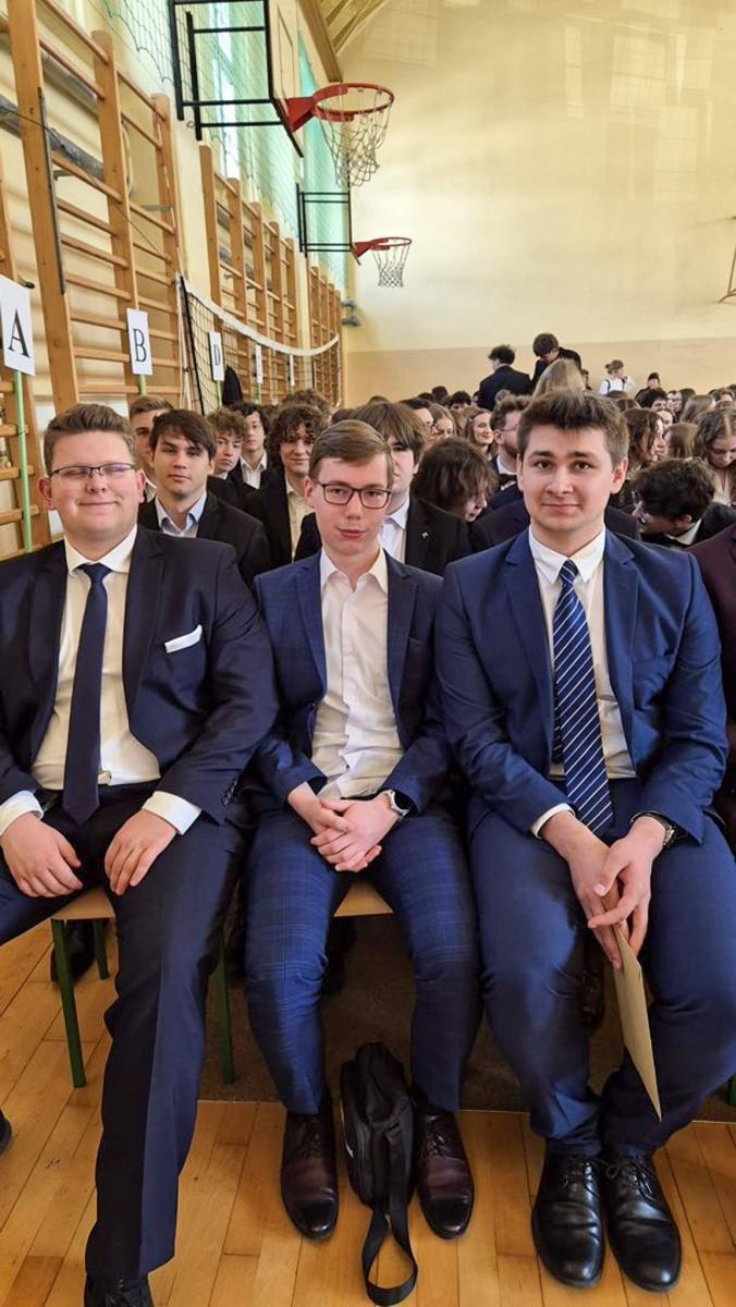 Zdjęcie w galerii na portalu naszraciborz.pl: Pożegnania nadszedł czas. Maturzyści na ostatniej prostej przed egzaminem dojrzałości wiadomości z regionu