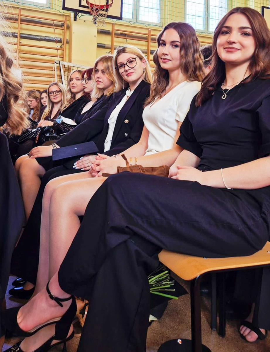 Zdjęcie w galerii na portalu naszraciborz.pl: Pożegnania nadszedł czas. Maturzyści na ostatniej prostej przed egzaminem dojrzałości wiadomości z regionu