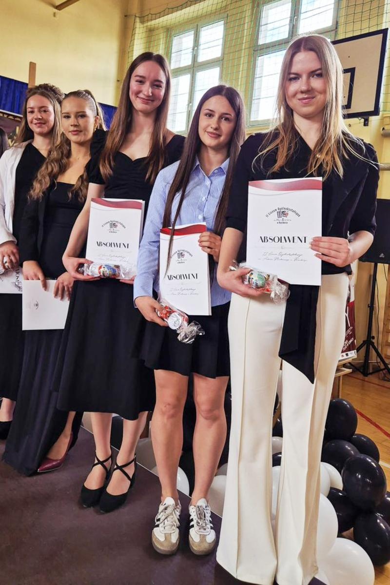 Zdjęcie w galerii na portalu naszraciborz.pl: Pożegnania nadszedł czas. Maturzyści na ostatniej prostej przed egzaminem dojrzałości wiadomości z regionu