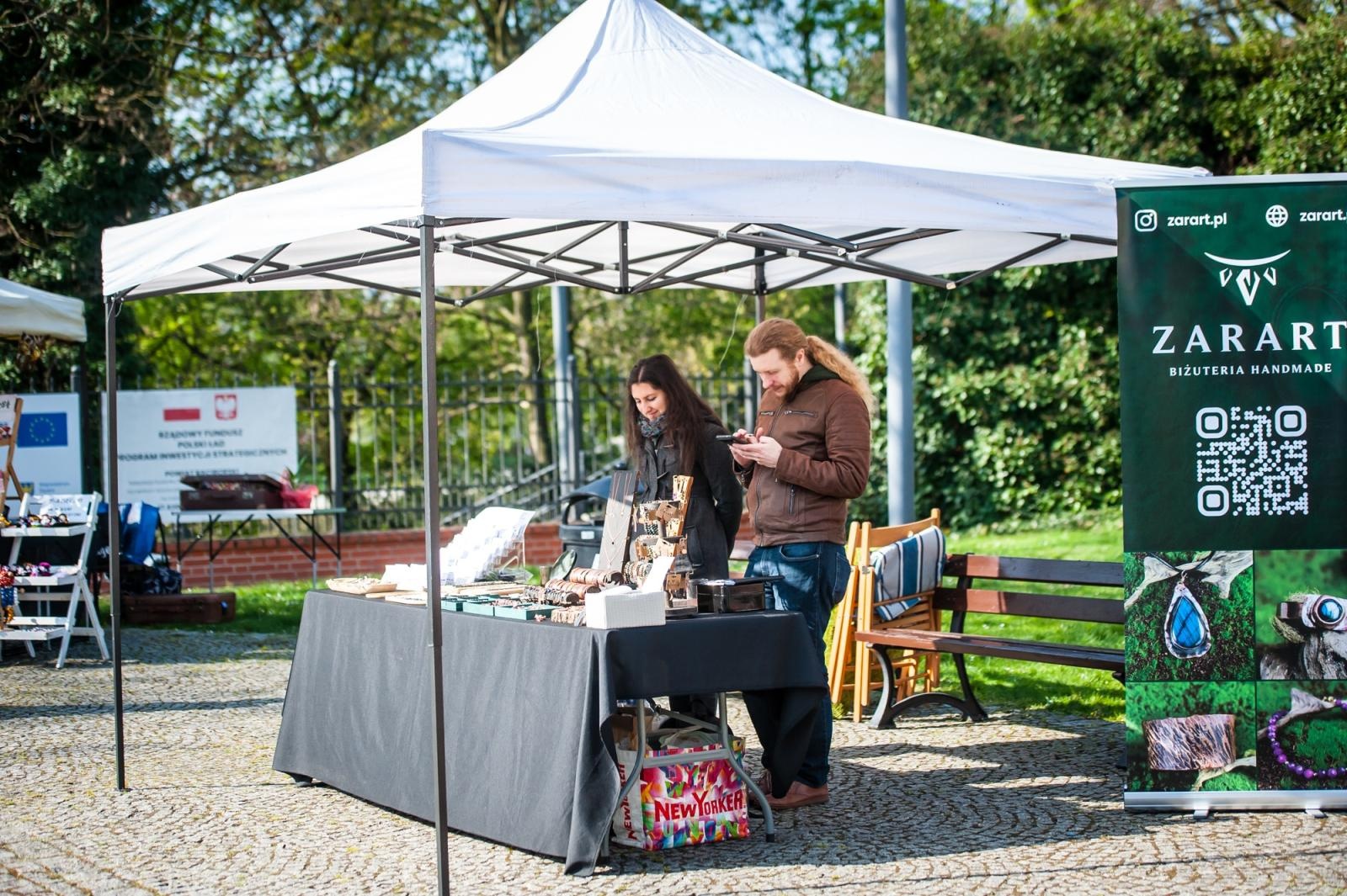 Zdjęcie w galerii na portalu naszraciborz.pl: Ruszył wiosenny jarmark na Zamku Piastowskim w Raciborzu wiadomości z regionu