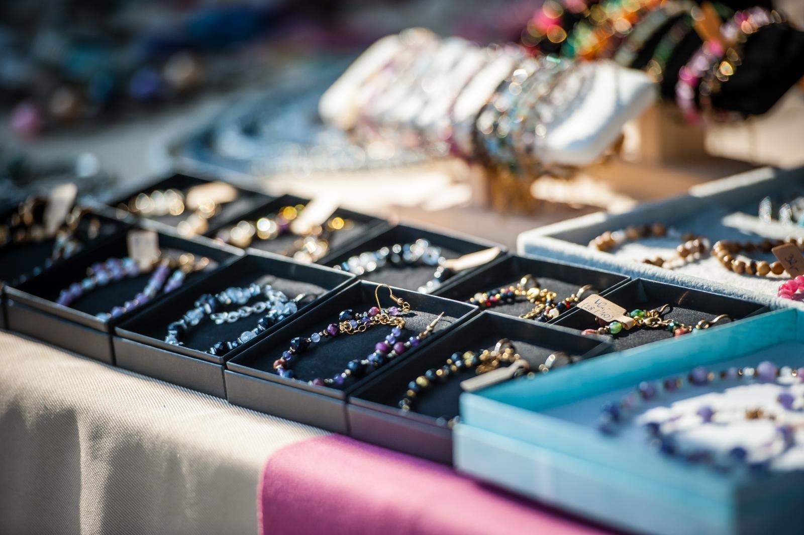 Zdjęcie w galerii na portalu naszraciborz.pl: Ruszył wiosenny jarmark na Zamku Piastowskim w Raciborzu wiadomości z regionu