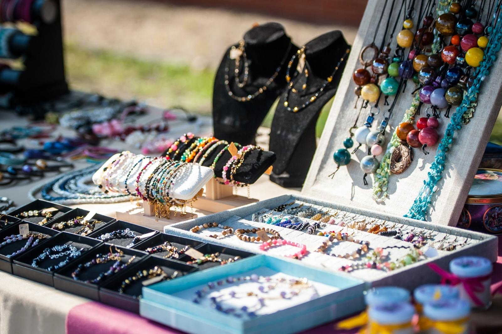 Zdjęcie w galerii na portalu naszraciborz.pl: Ruszył wiosenny jarmark na Zamku Piastowskim w Raciborzu wiadomości z regionu