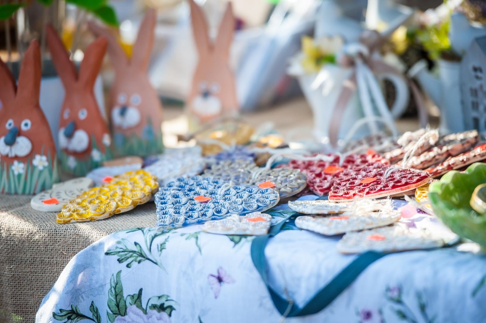 Zdjęcie w galerii na portalu naszraciborz.pl: Ruszył wiosenny jarmark na Zamku Piastowskim w Raciborzu wiadomości z regionu