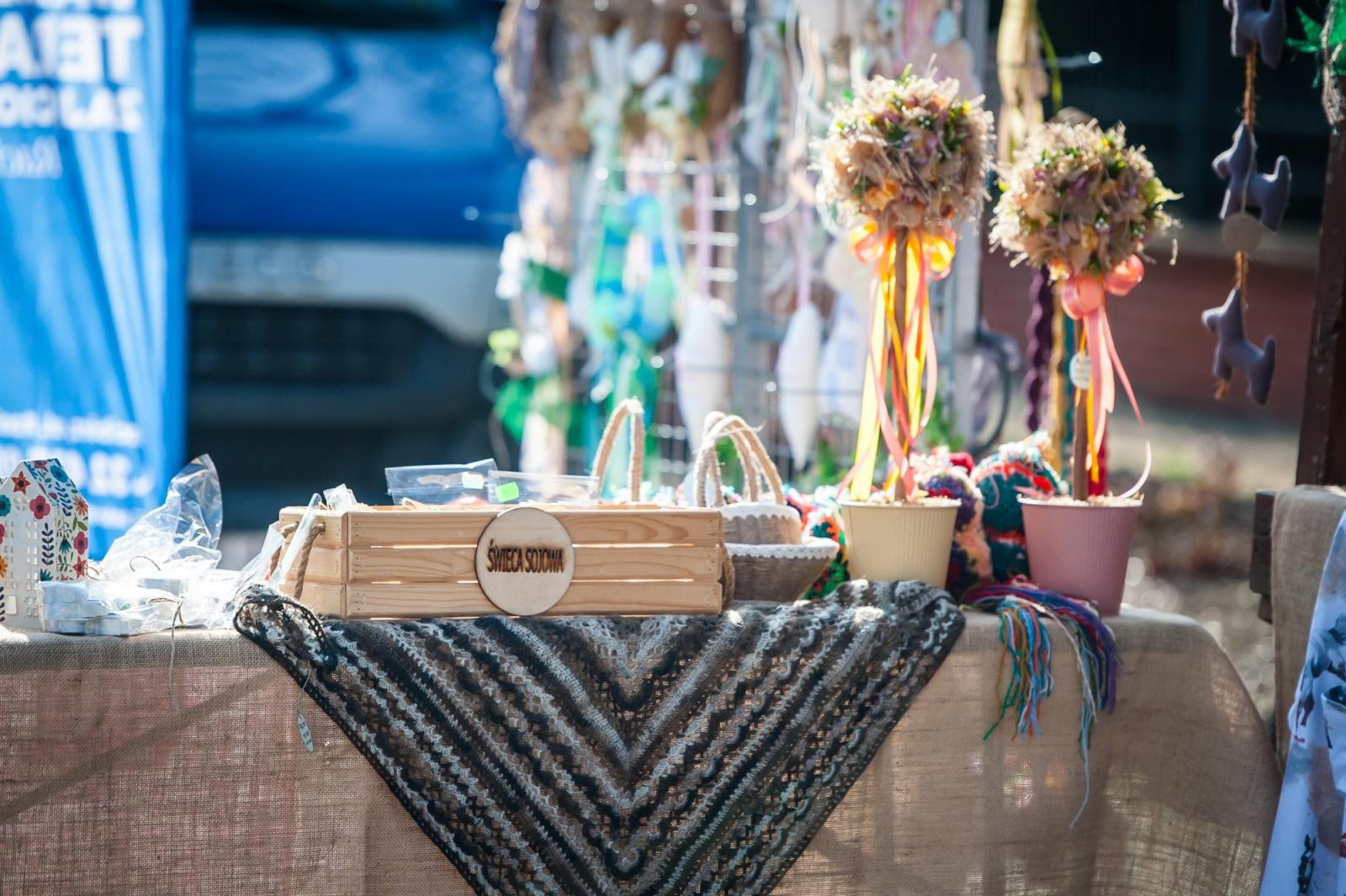 Zdjęcie w galerii na portalu naszraciborz.pl: Ruszył wiosenny jarmark na Zamku Piastowskim w Raciborzu wiadomości z regionu